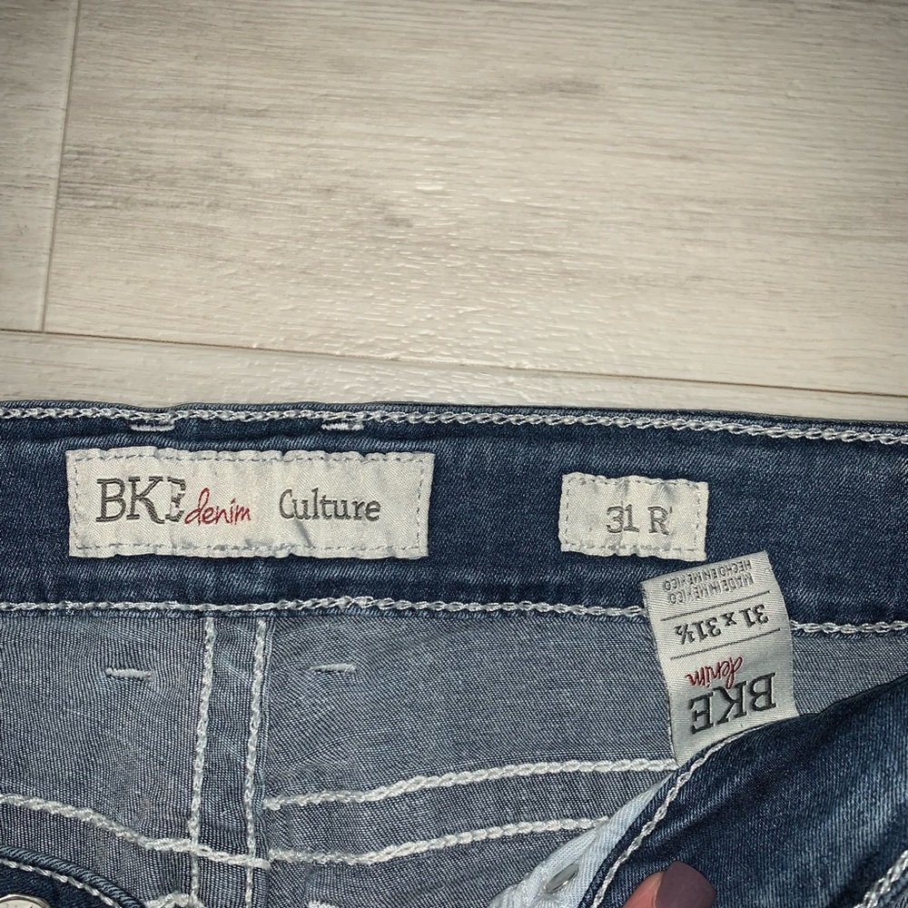 Woman’s BKE 31 x31 1/2